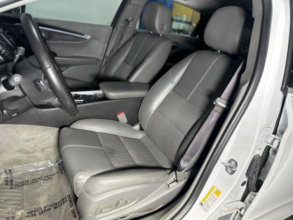 Used 2017 Chevrolet Impala LT FWD image 24