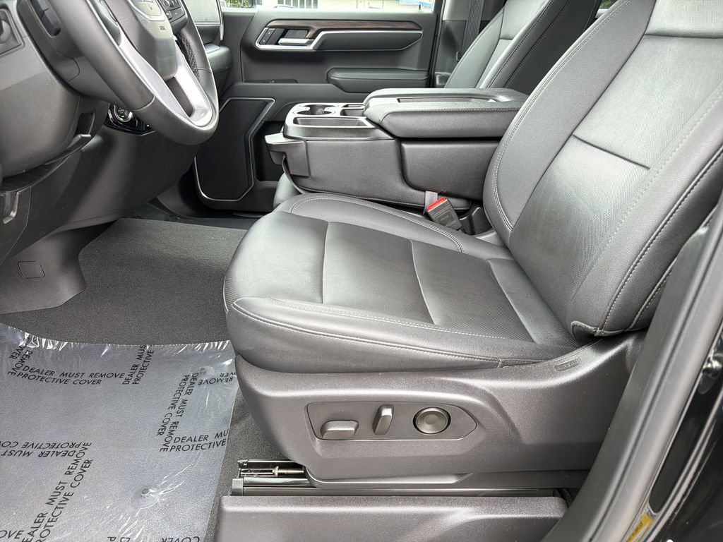 Used 2025 GMC Sierra 1500 SLT AWD/4WD image 16