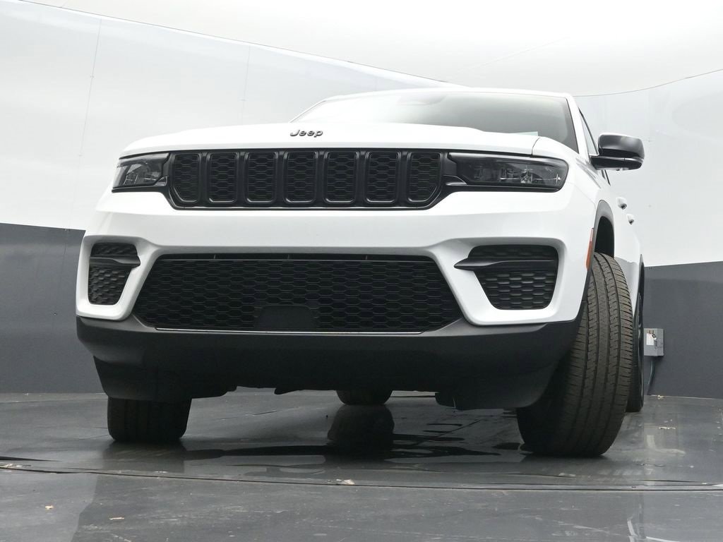 Used 2023 Jeep Grand Cherokee Altitude image 30
