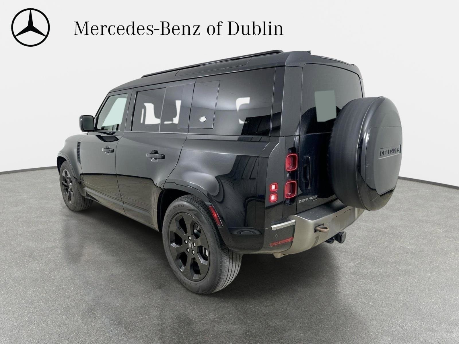 Used 2023 Land Rover Defender 110 X-Dynamic SE AWD/4WD image 4