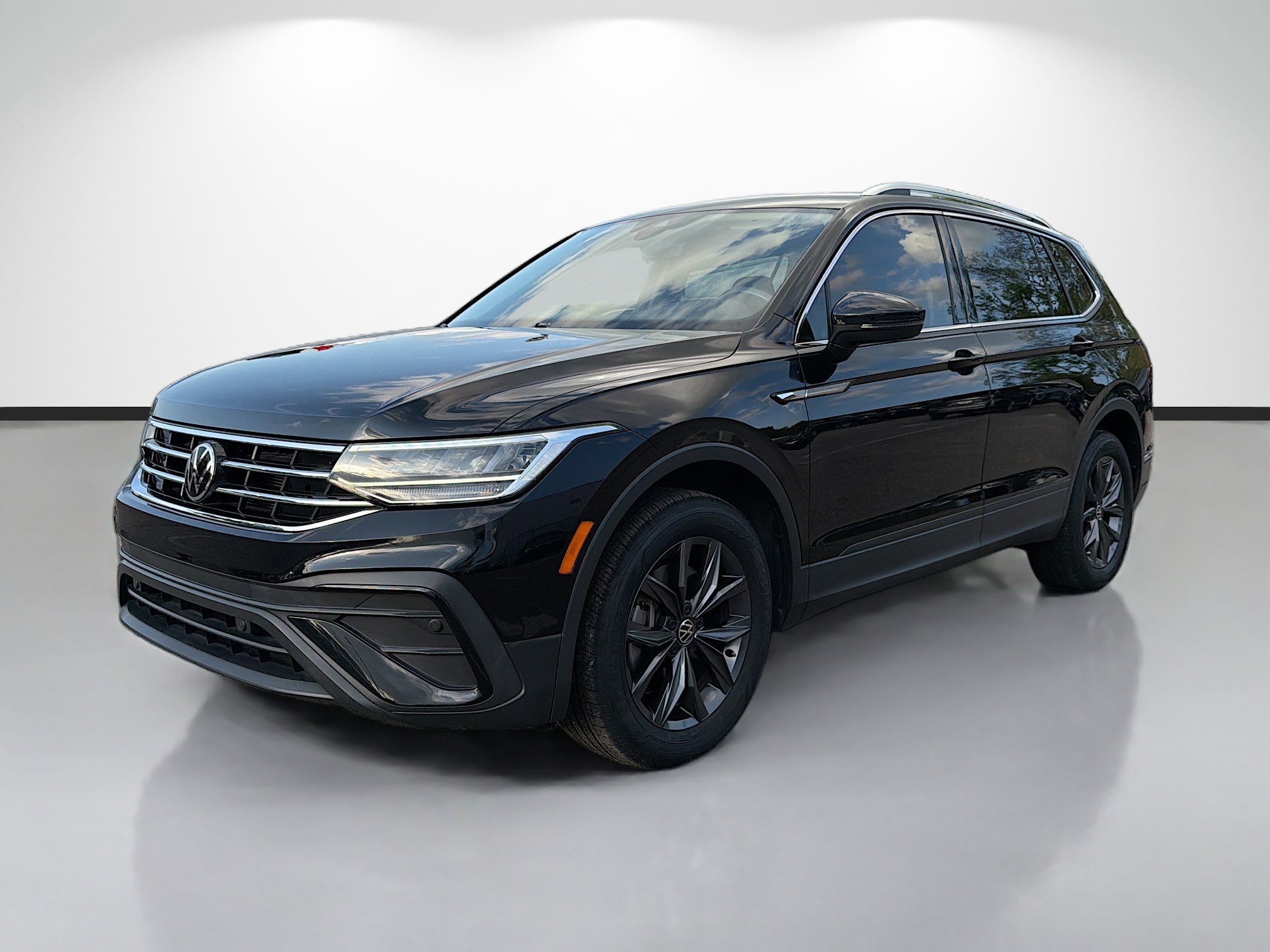 Used 2023 Volkswagen Tiguan SE image 7