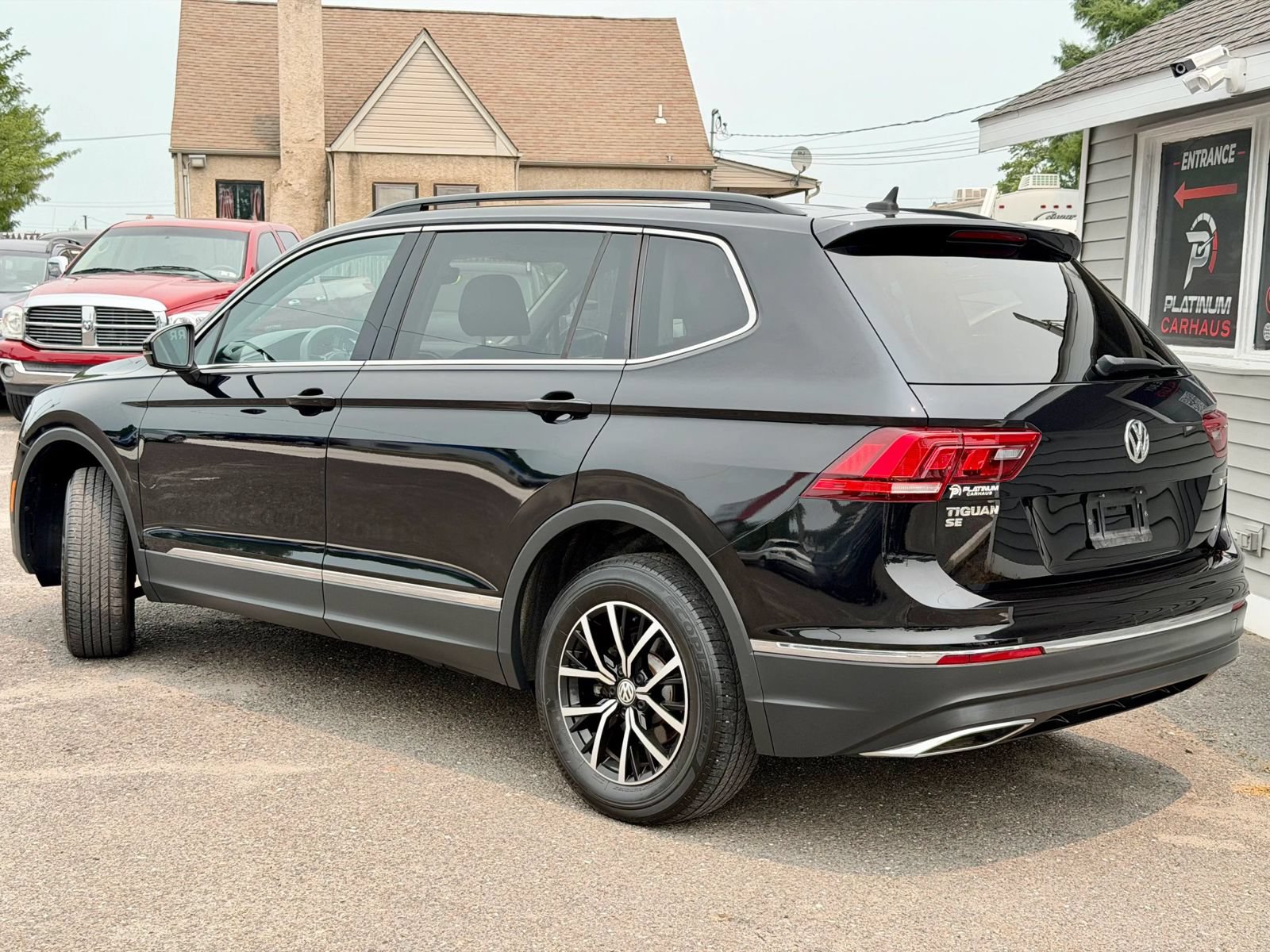 Used 2021 Volkswagen Tiguan SE w/ Panoramic Sunroof Package AWD/4WD image 5