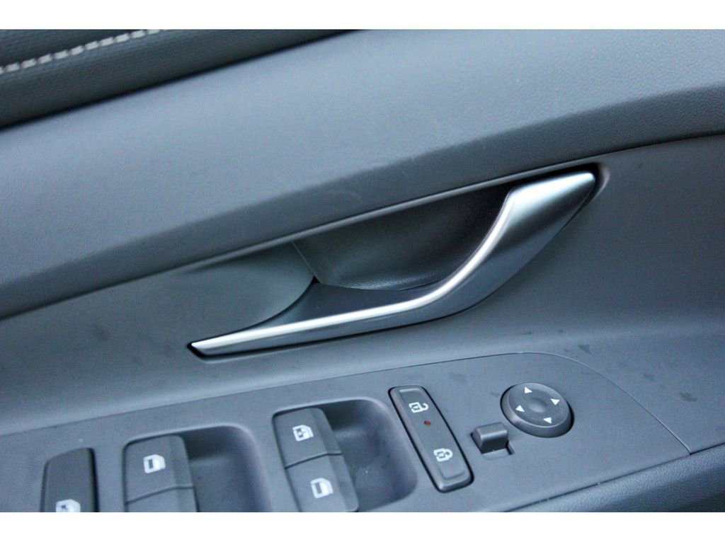 Used 2025 Hyundai Elantra SEL image 20