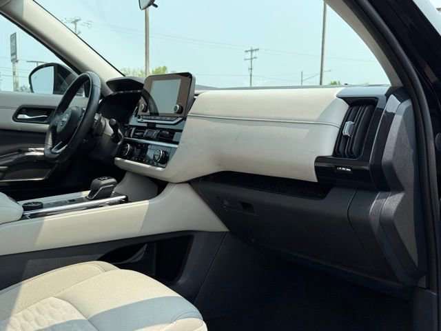 Used 2022 Nissan Pathfinder SV image 15