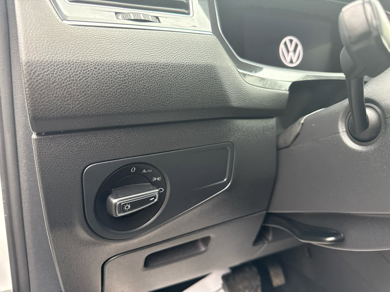 Used 2022 Volkswagen Tiguan SE image 17