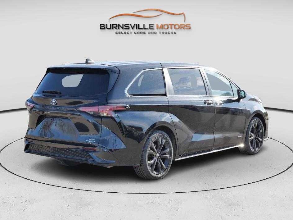 Used 2021 Toyota Sienna XSE image 7