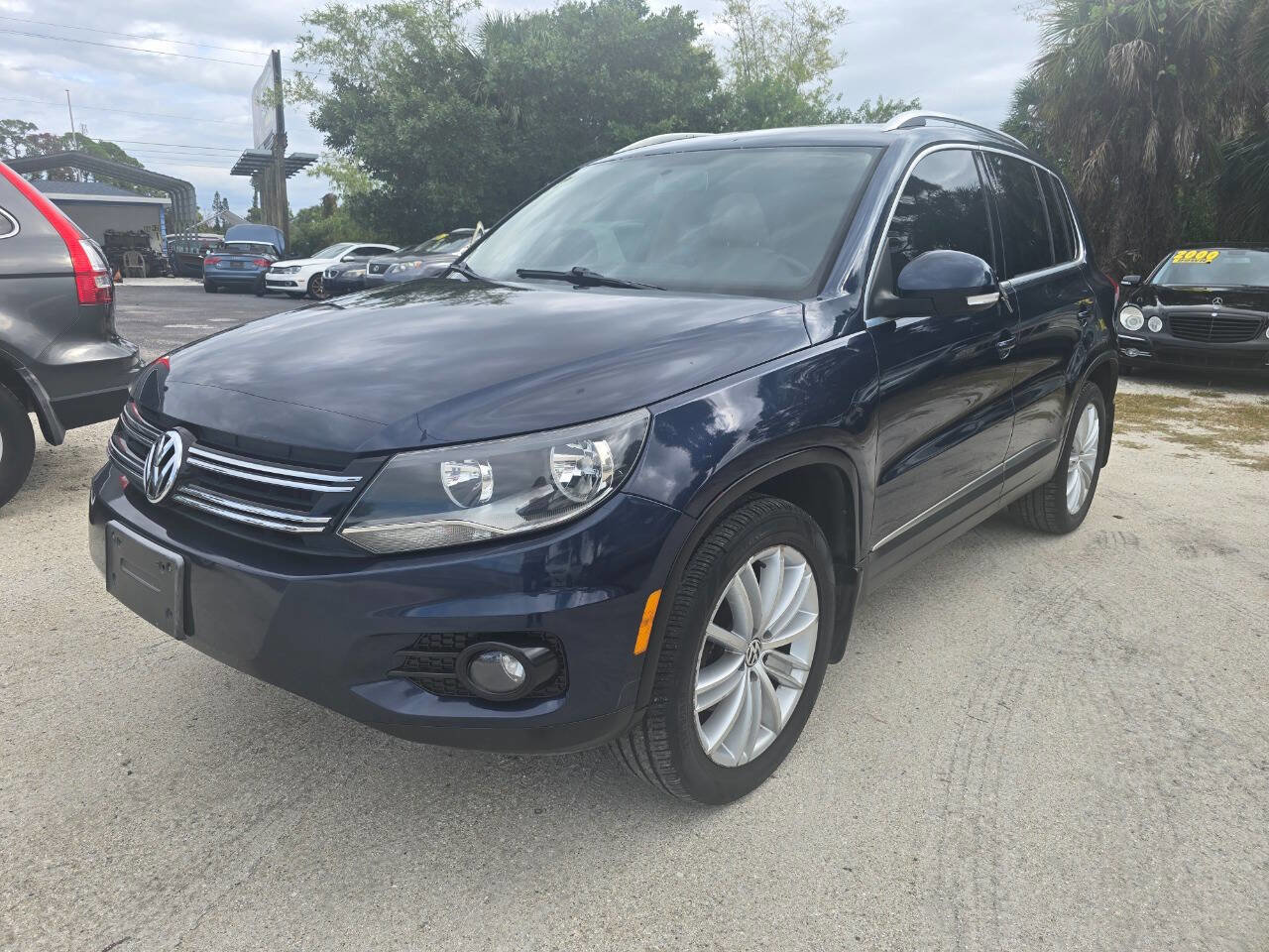Used 2013 Volkswagen Tiguan SE image 1