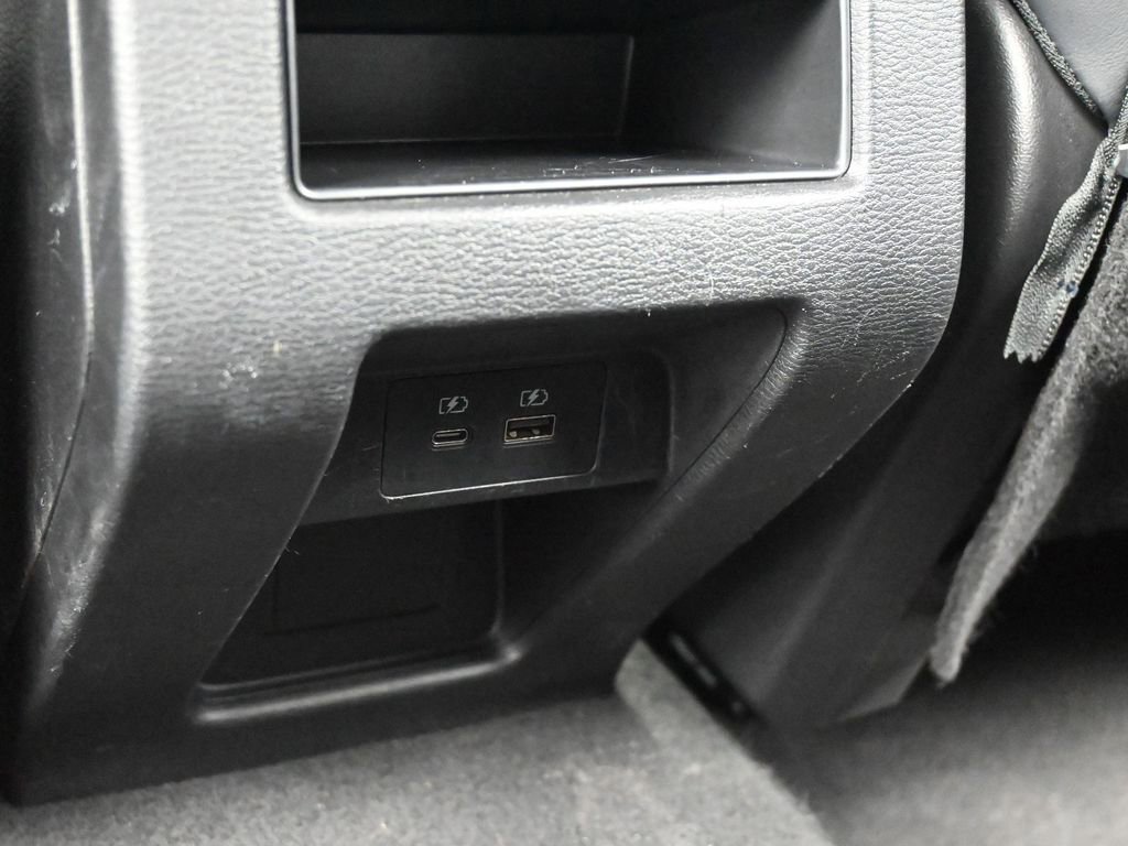 Used 2023 Mitsubishi Outlander SE image 39