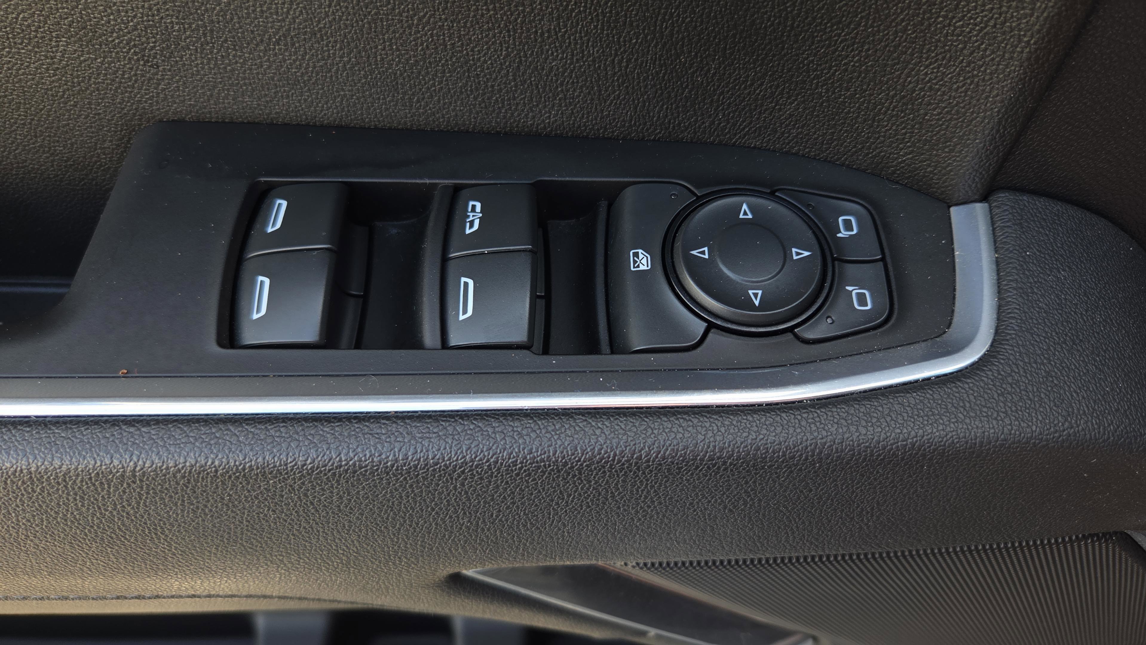 Used 2025 Chevrolet Silverado 1500 LT image 34