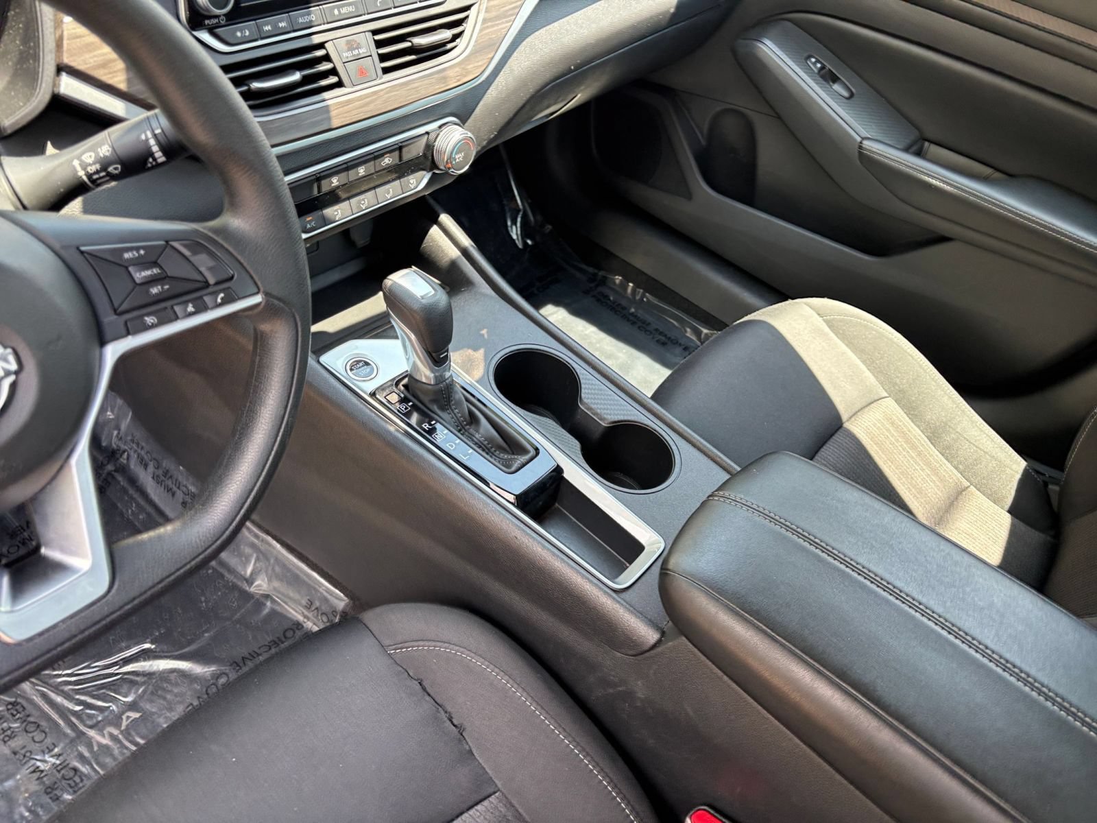 Used 2025 Nissan Altima 2.5 SV FWD image 42
