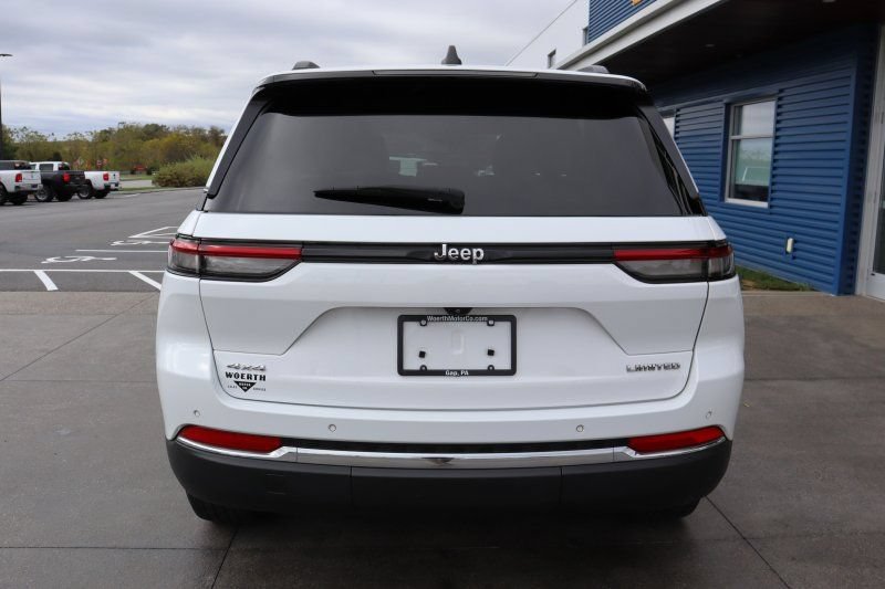 Used 2023 Jeep Grand Cherokee Limited AWD/4WD image 6
