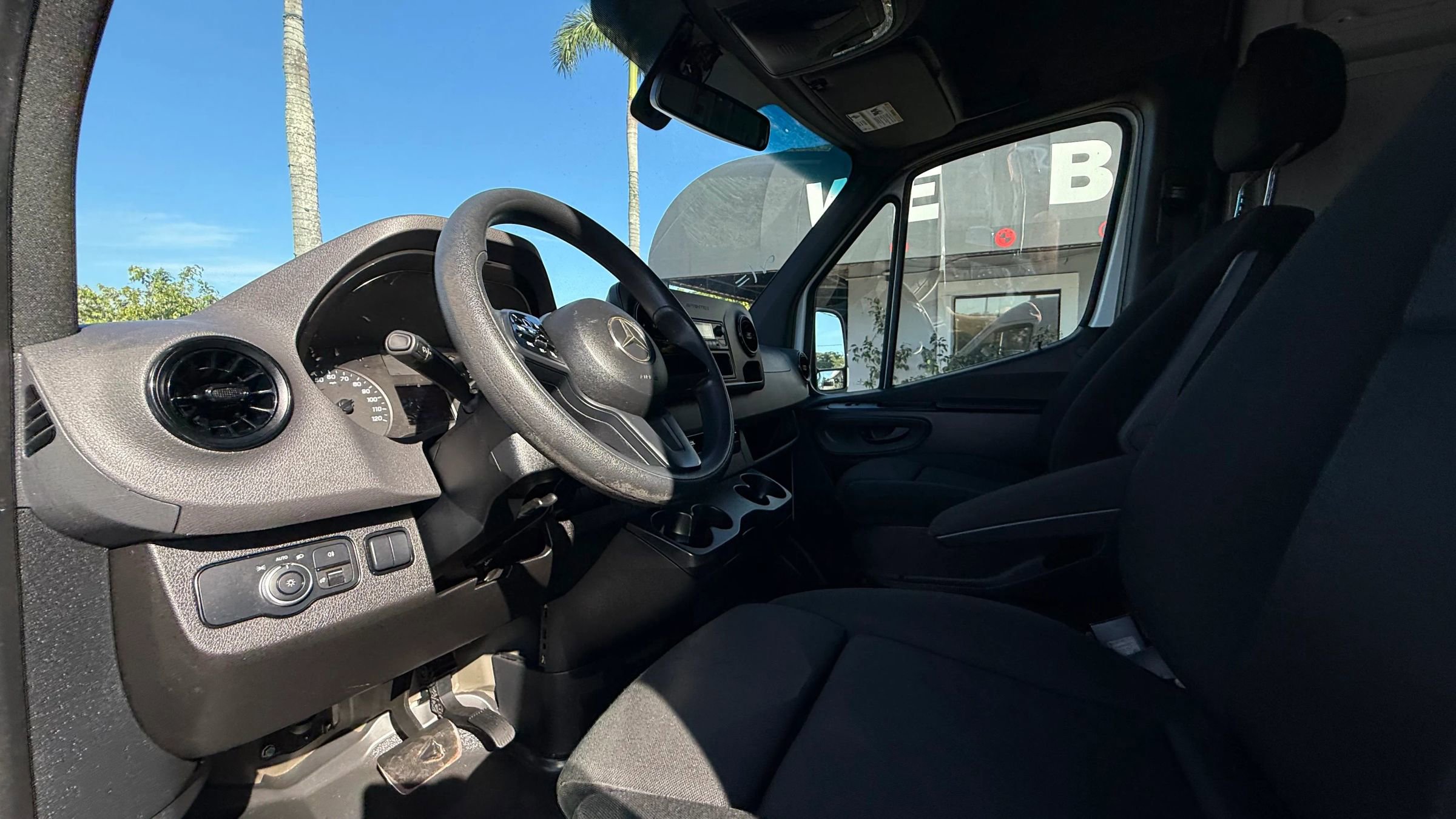 Used 2022 Mercedes-Benz Sprinter 2500 image 9