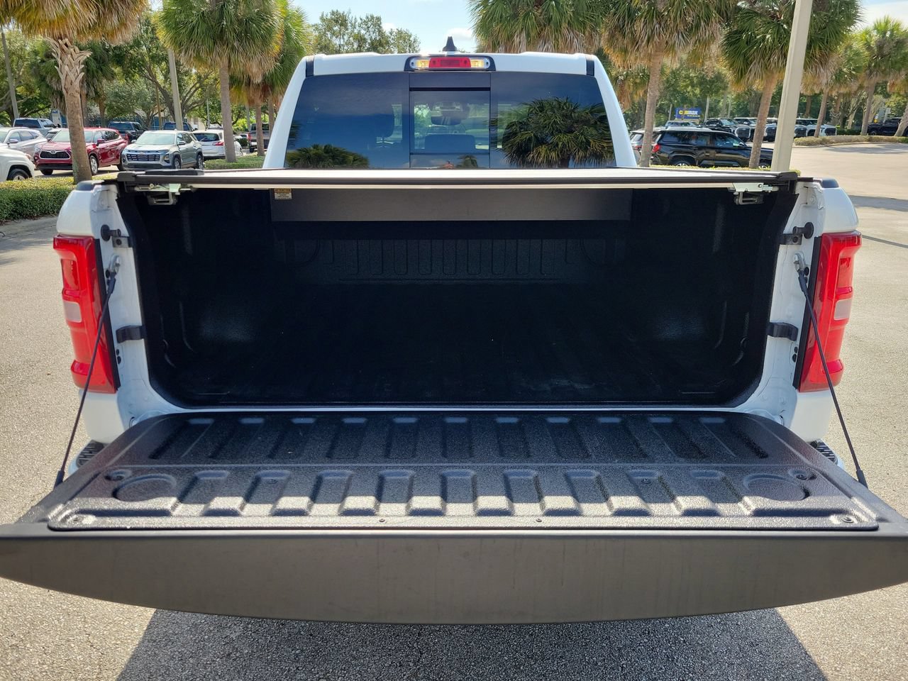Used 2025 RAM 1500 Laramie w/ Sport Appearance Package AWD/4WD image 8