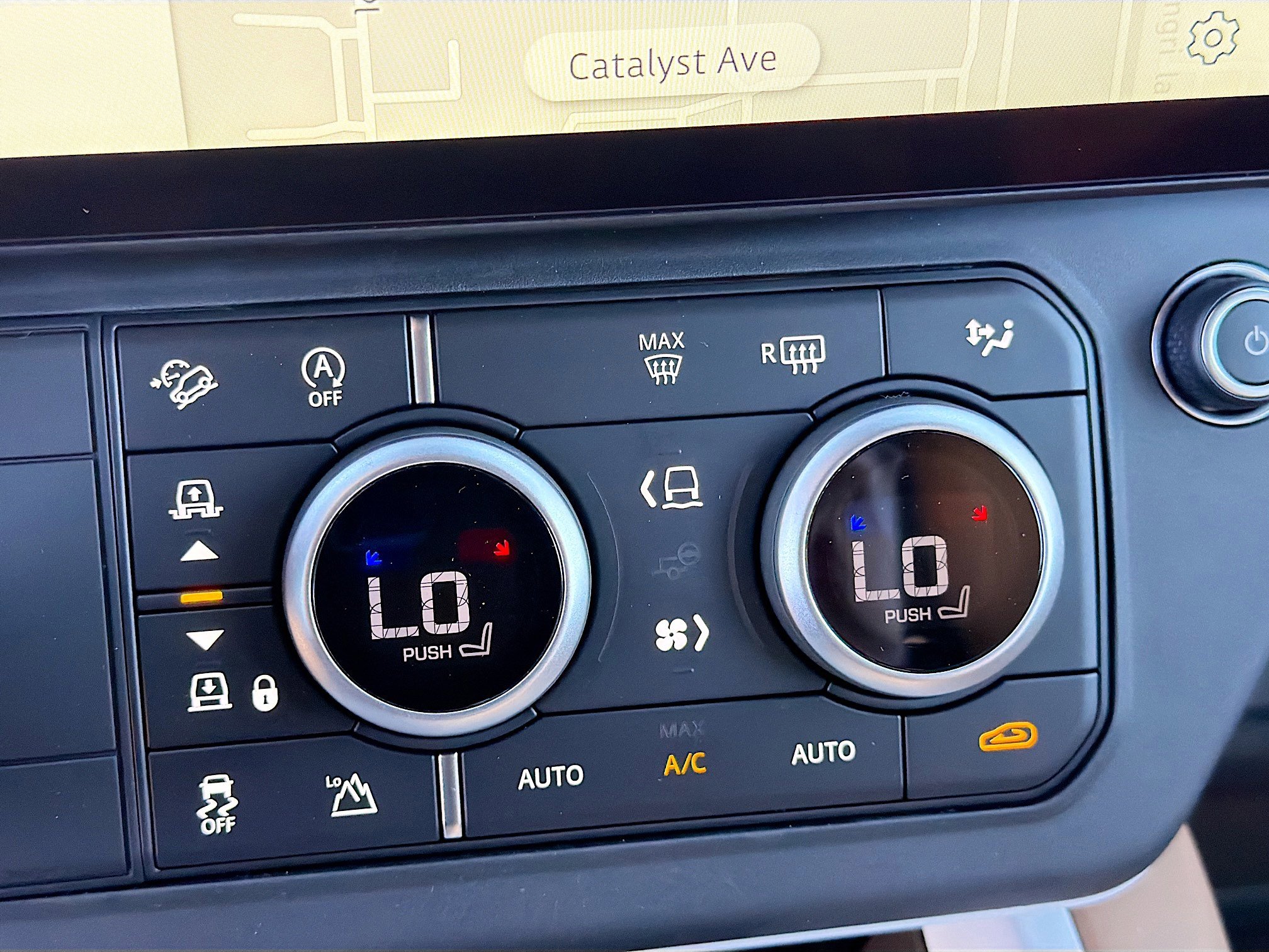 New 2026 Land Rover Defender 110 X-Dynamic SE image 34