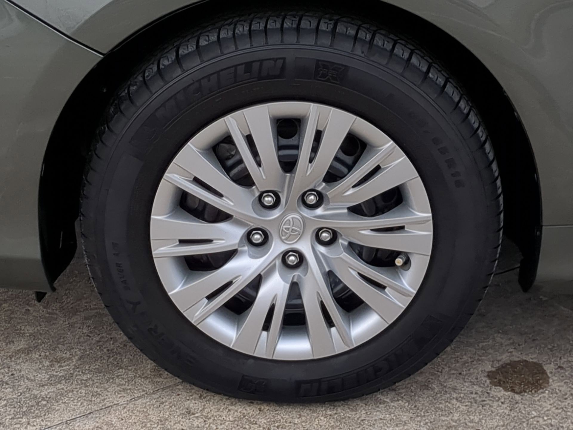 Used 2013 Toyota Camry LE image 11