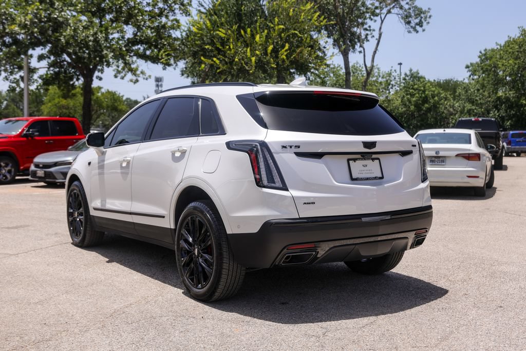 Used 2026 Cadillac XT5 Sportv w/ LPO, Onyx Lite Package AWD/4WD image 3
