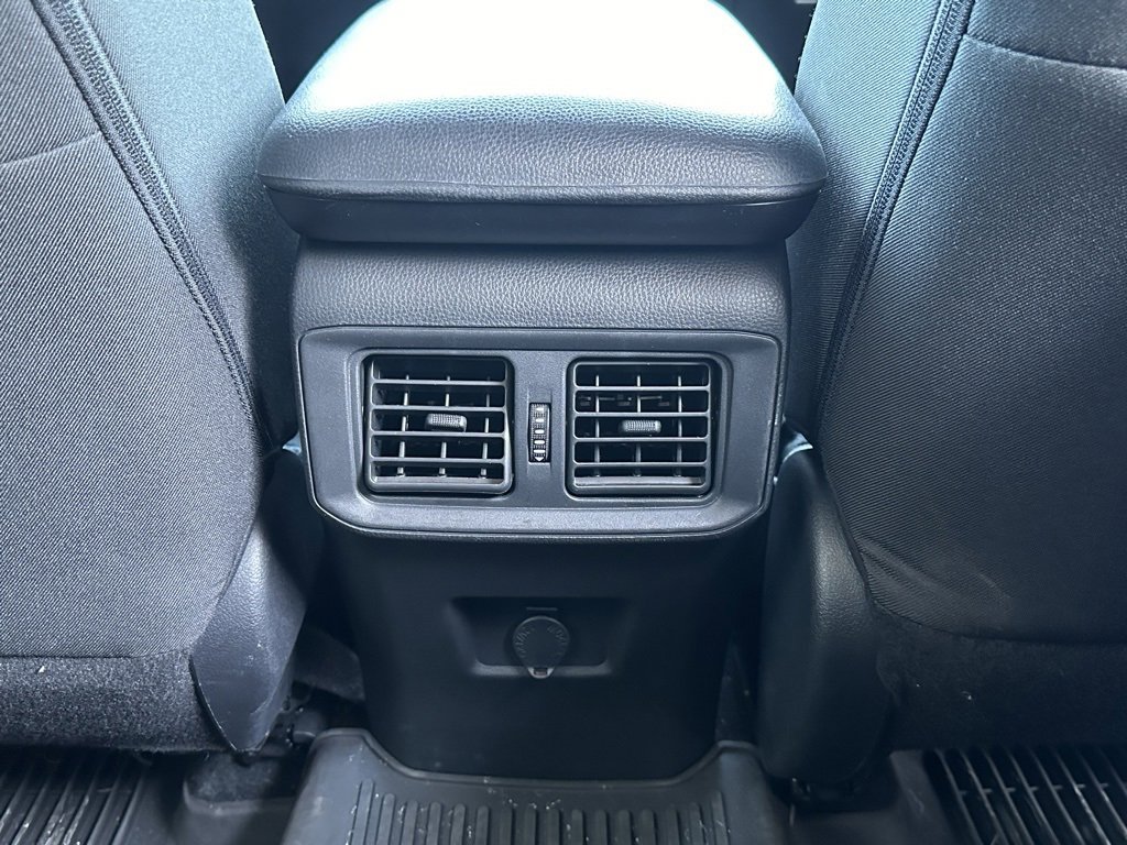 Used 2021 Toyota RAV4 LE image 17