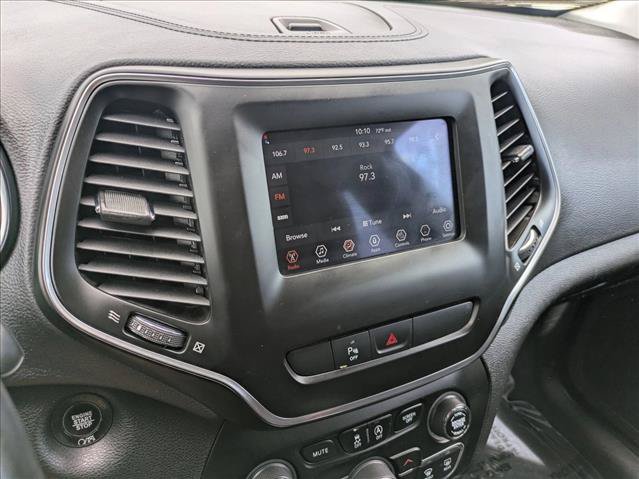 Used 2019 Jeep Cherokee Latitude Plus w/ Cold Weather Group AWD/4WD image 12