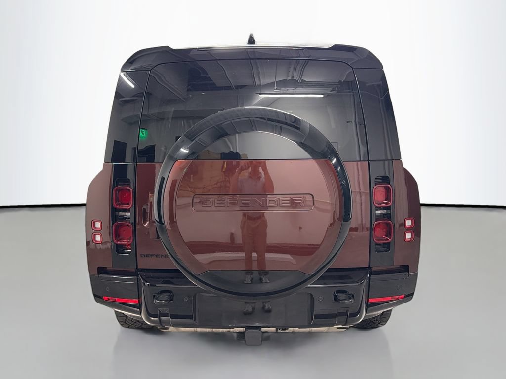 Used 2025 Land Rover Defender 130 X-Dynamic SE AWD/4WD image 10