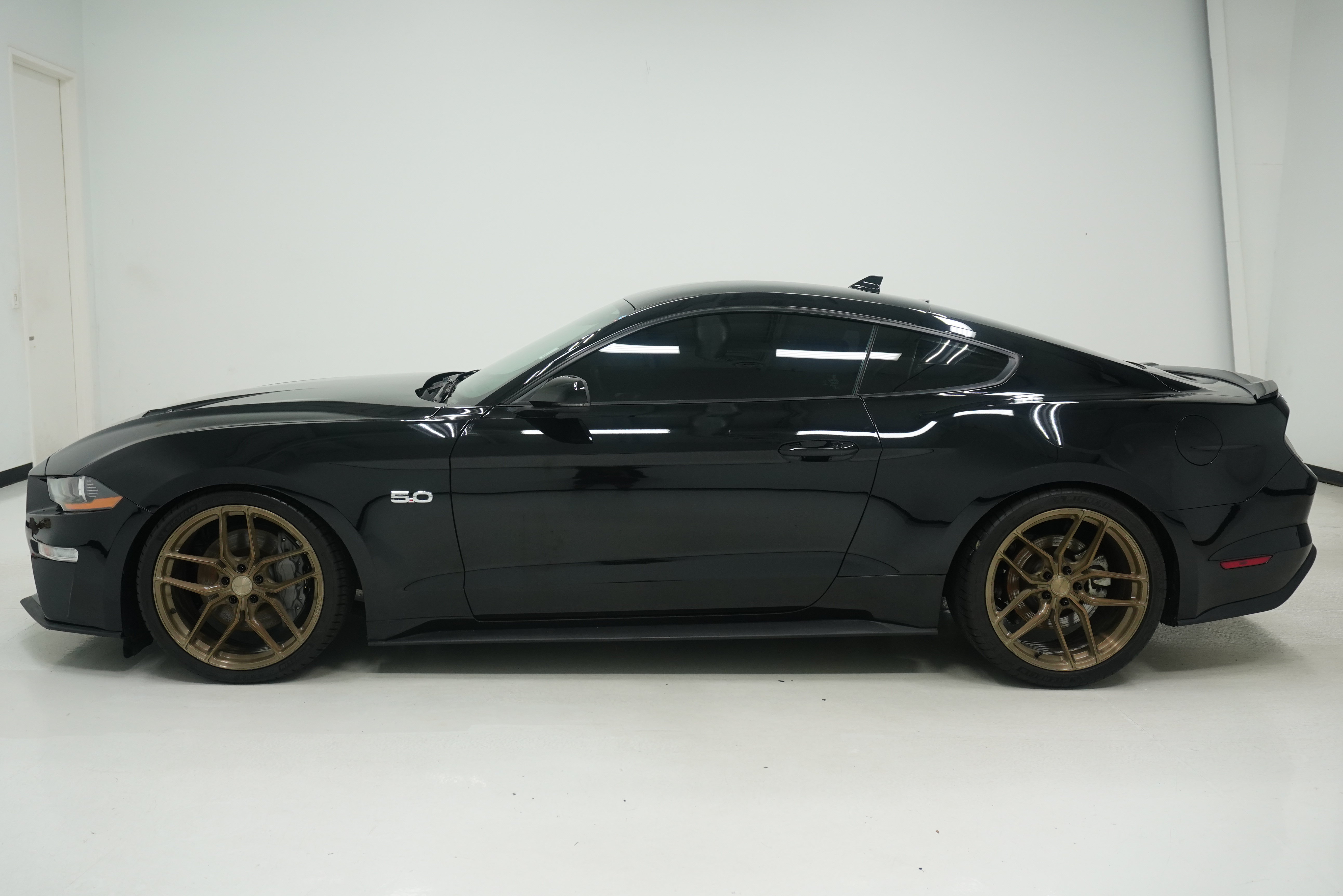 Used 2022 Ford Mustang GT Premium w/ Equipment Group 401A RWD image 7