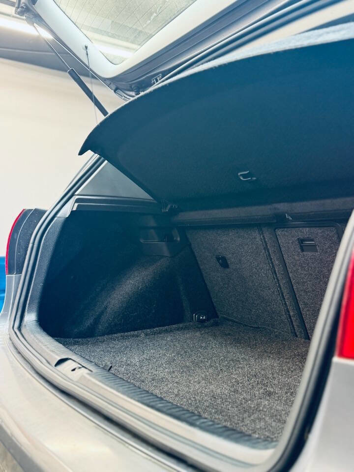 Used 2009 Volkswagen Rabbit S image 16