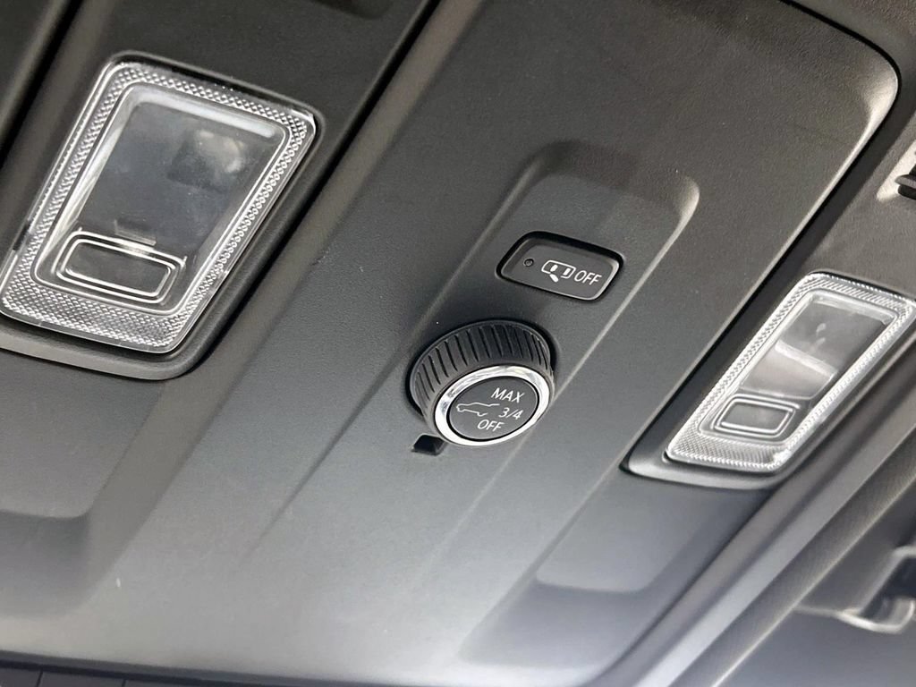 Used 2025 Chevrolet Tahoe Z71 AWD/4WD image 36