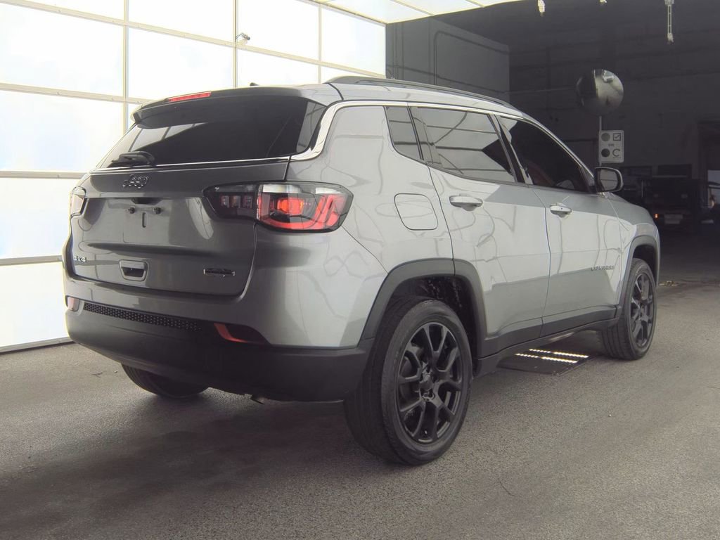 Used 2022 Jeep Compass Latitude w/ Sun and Sound Group image 8