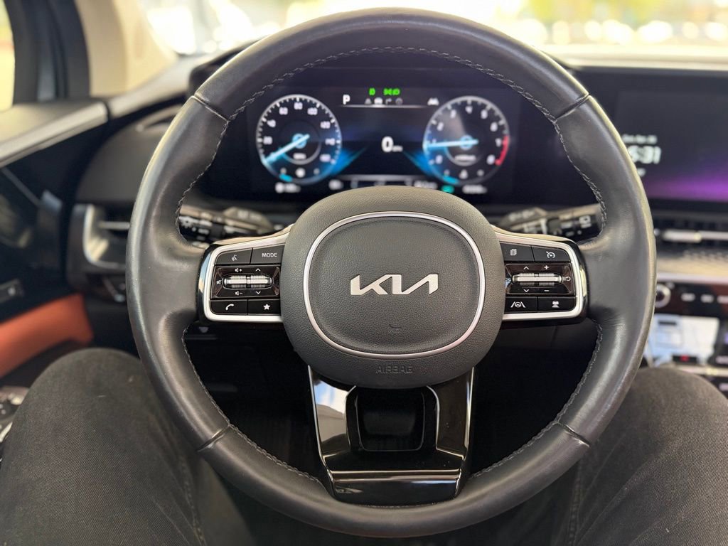 Used 2023 Kia Carnival SX Prestige FWD image 6