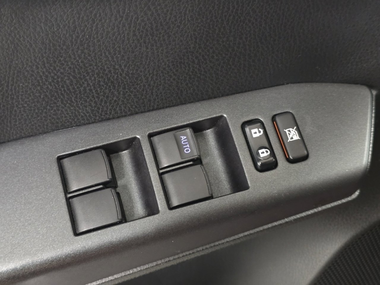 Used 2018 Toyota RAV4 XLE image 25