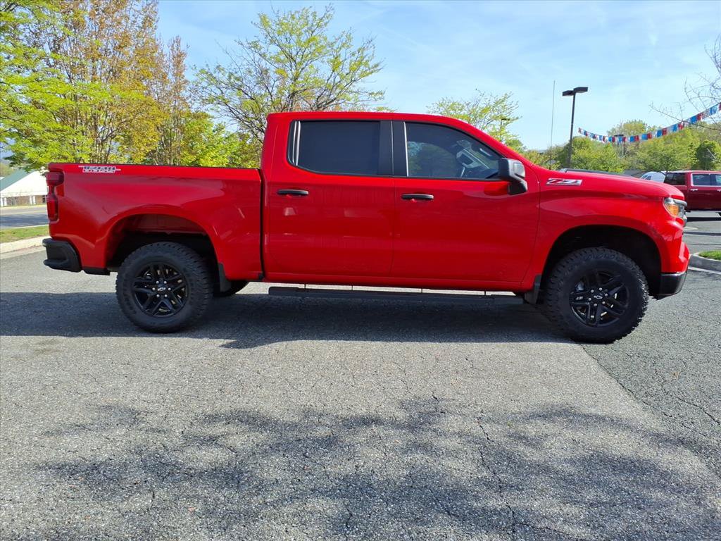 Used 2024 Chevrolet Silverado 1500 Custom Trail Boss AWD/4WD image 3