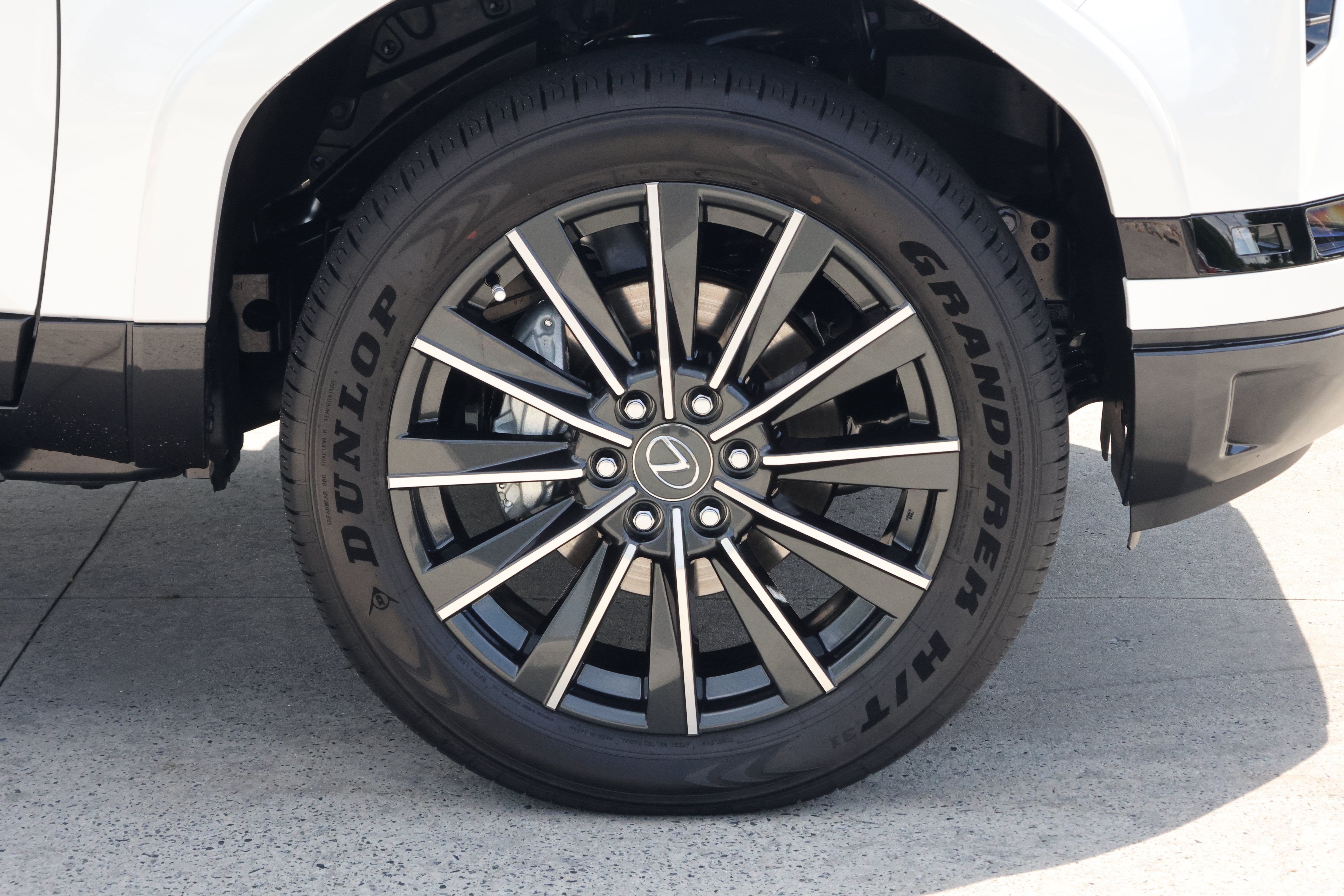 Certified 2026 Lexus GX 550 w/ Accessory Package (2T) AWD/4WD image 11