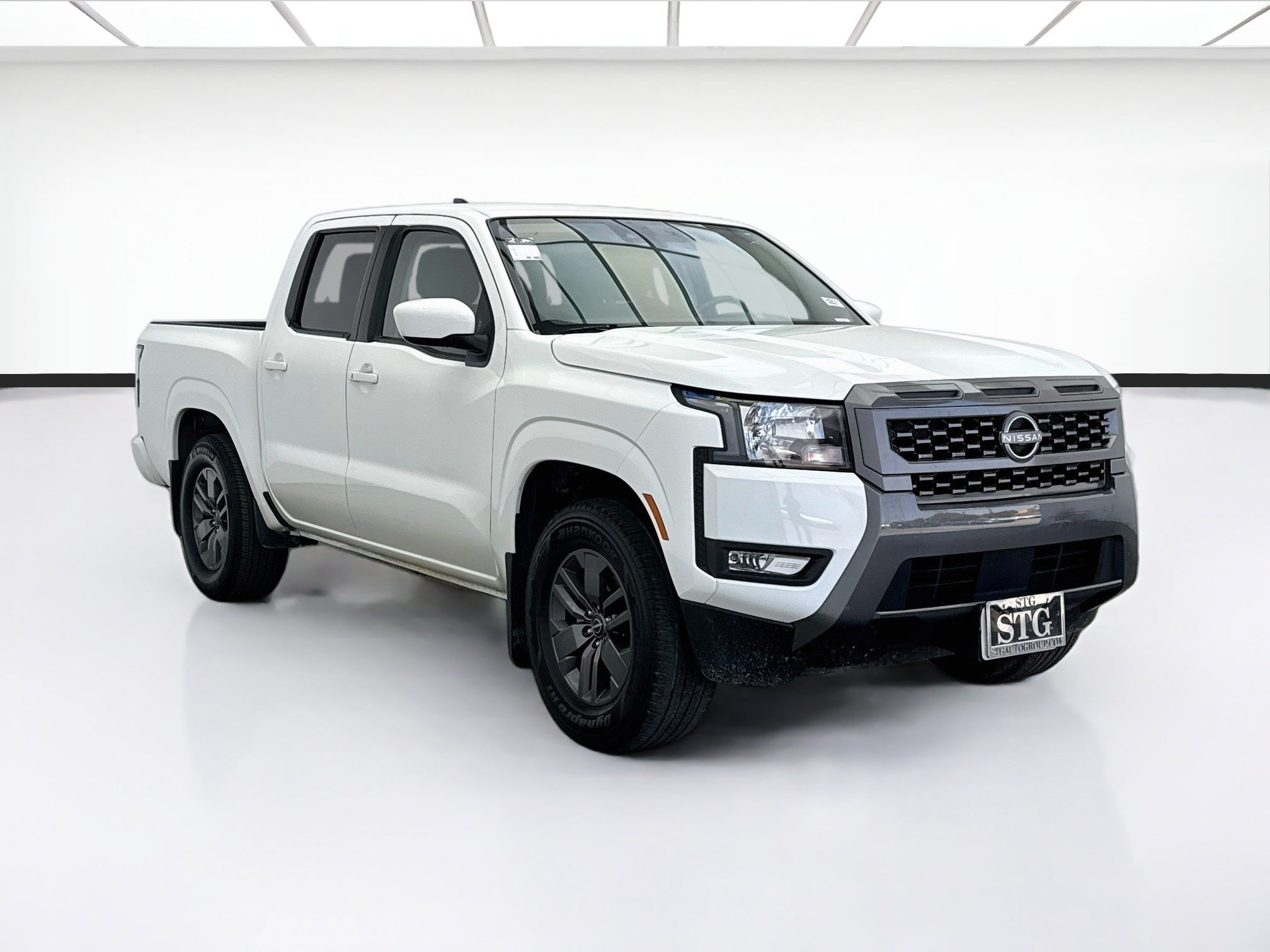 Used 2025 Nissan Frontier SV w/ SV Convenience Package RWD image 3