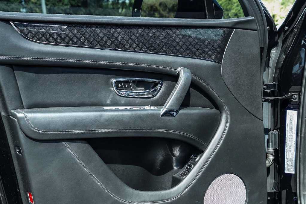Used 2020 Bentley Bentayga AWD/4WD image 26