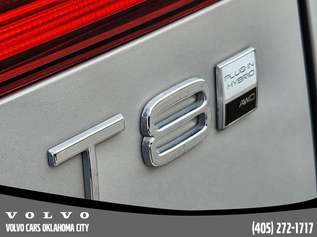 Certified 2025 Volvo XC60 T8 Plus w/ Protection Package Premier image 10