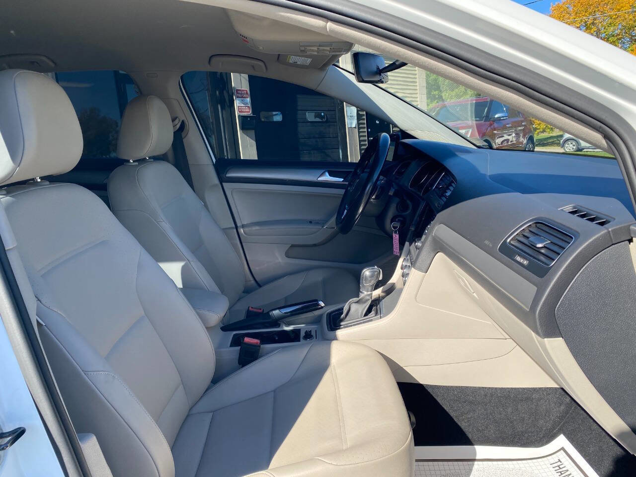 Used 2015 Volkswagen Golf TDI S image 27