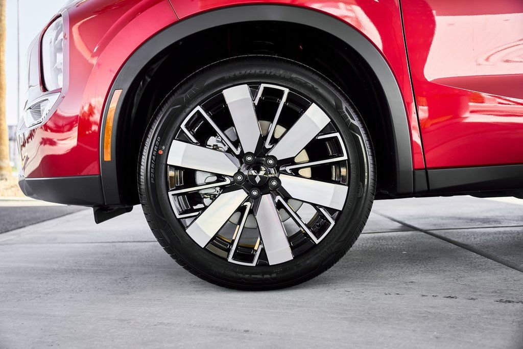 New 2026 Mitsubishi Outlander SE FWD image 3