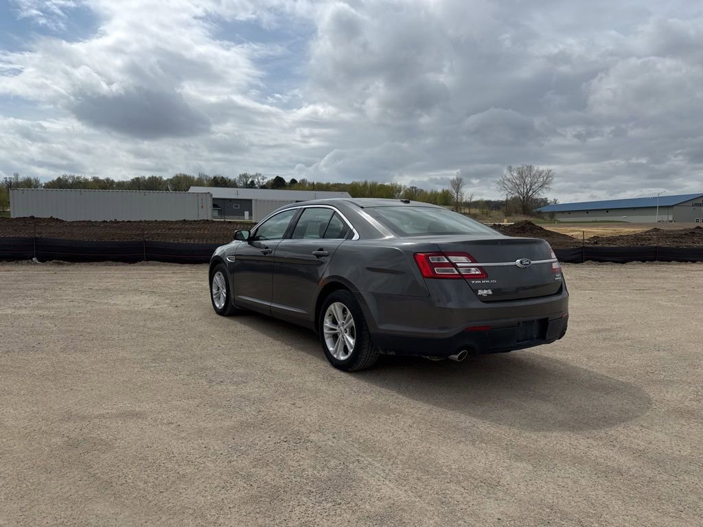 Used 2015 Ford Taurus SEL FWD image 5