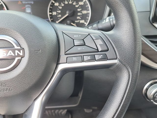 Used 2025 Nissan Altima 2.5 SV FWD image 21