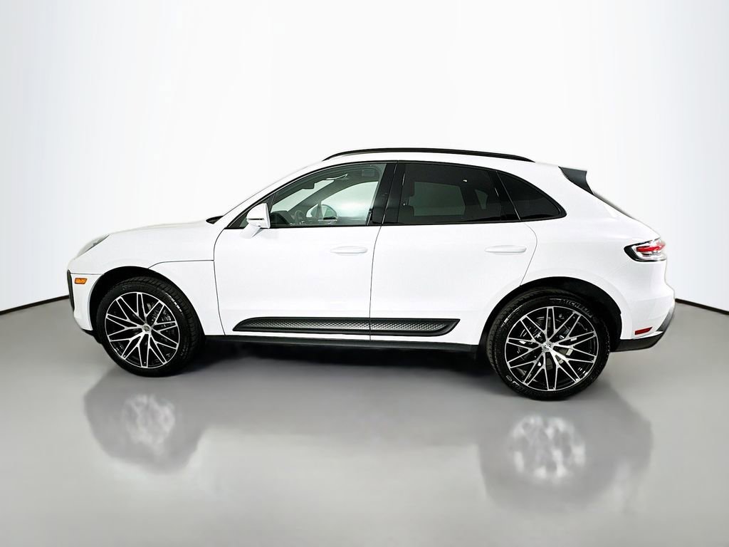 Certified 2026 Porsche Macan AWD/4WD image 2