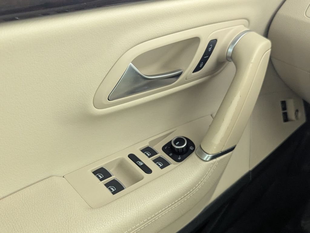 Used 2012 Volkswagen CC Lux FWD image 17
