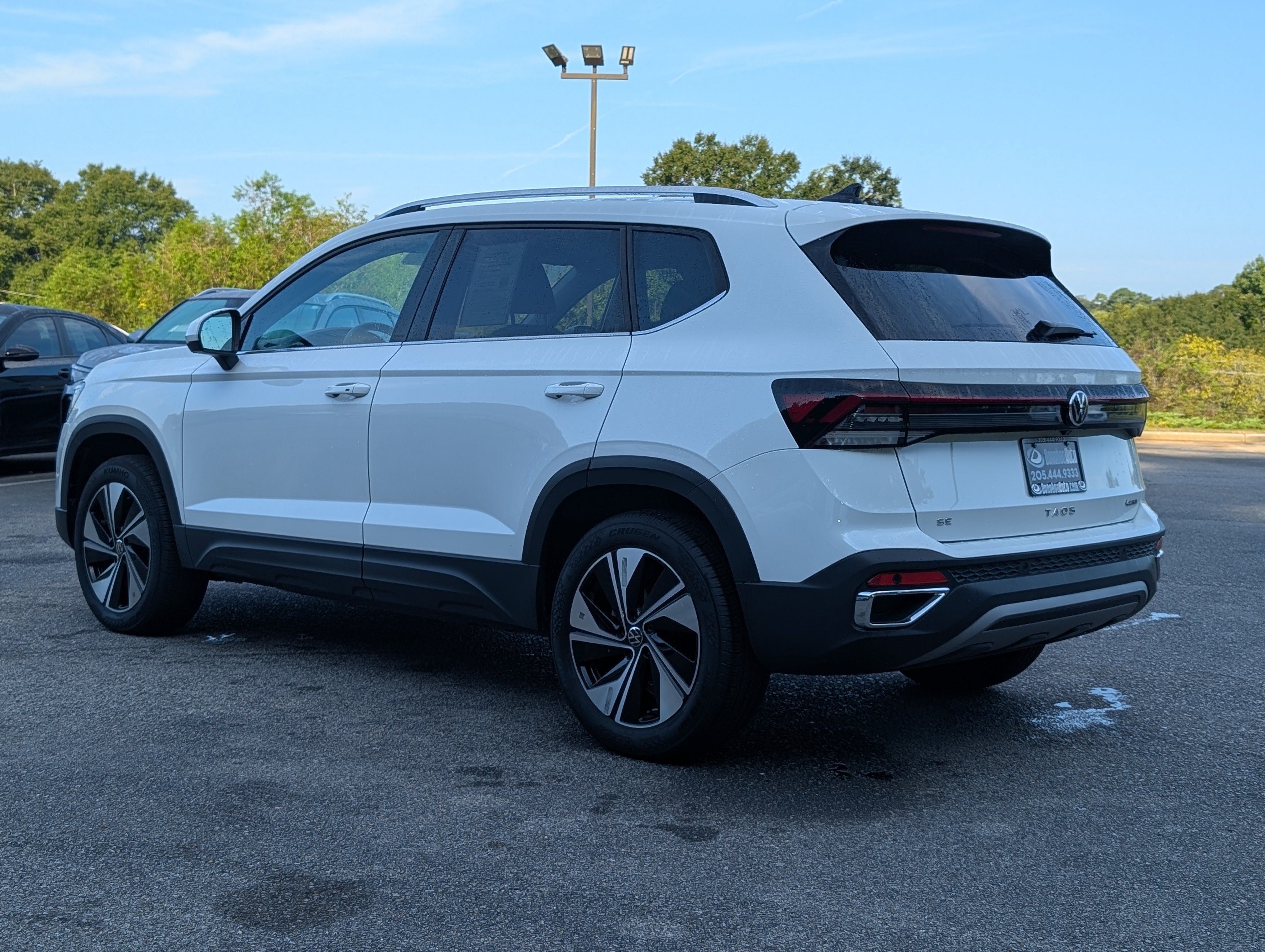 Used 2025 Volkswagen Taos SE AWD/4WD image 7