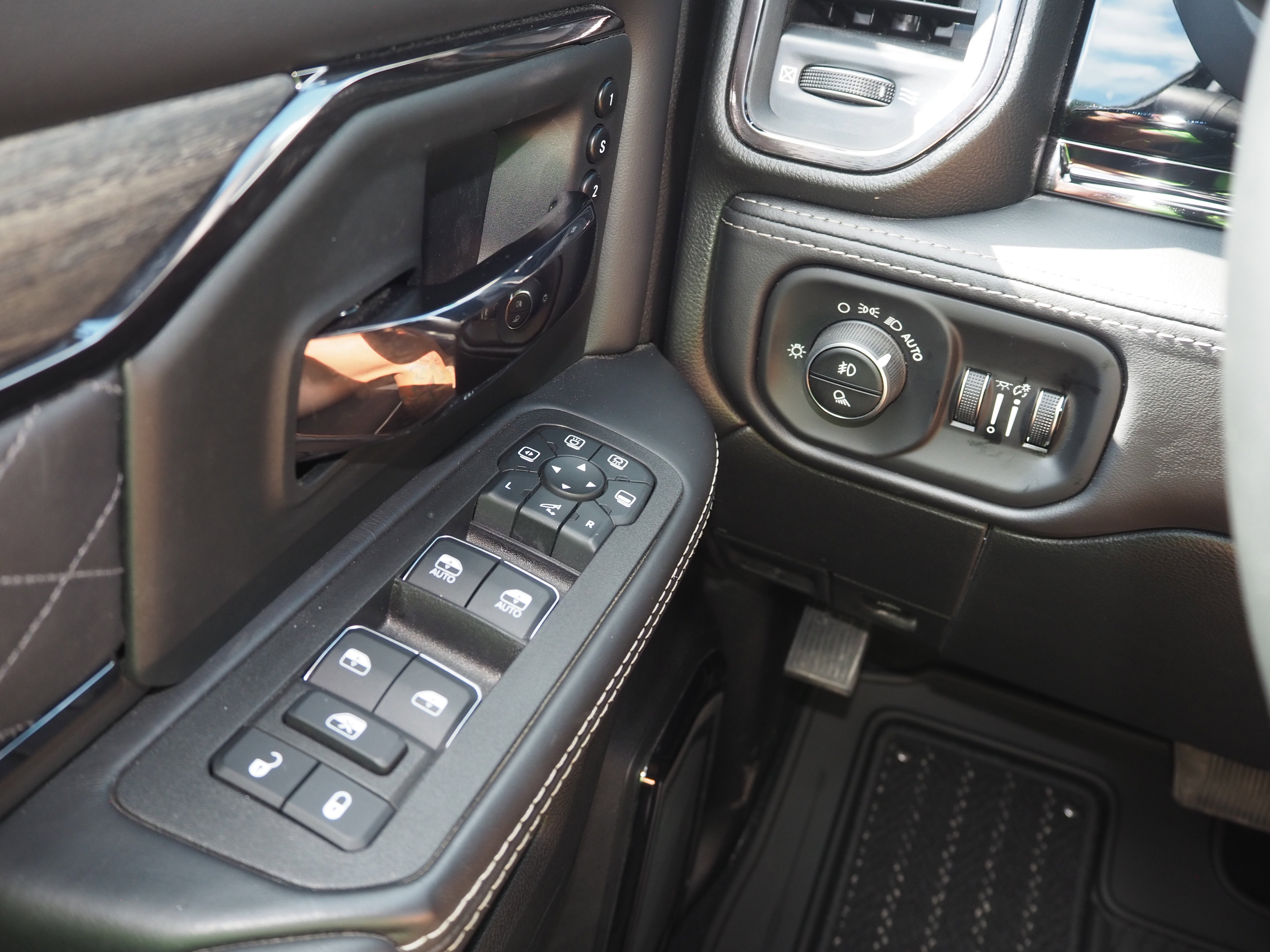 New 2025 RAM 3500 Limited image 33