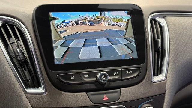 Used 2018 Chevrolet Malibu LT w/ Driver Confidence Package FWD image 35