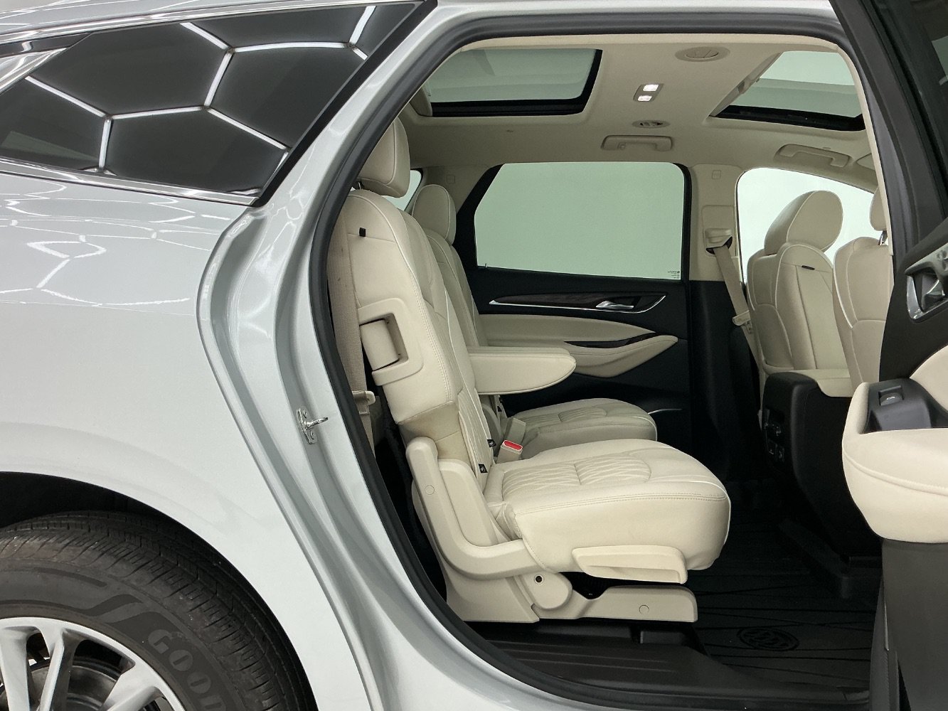 Used 2022 Buick Enclave Avenir w/ Trailering Package, 5000 lbs. AWD/4WD image 21