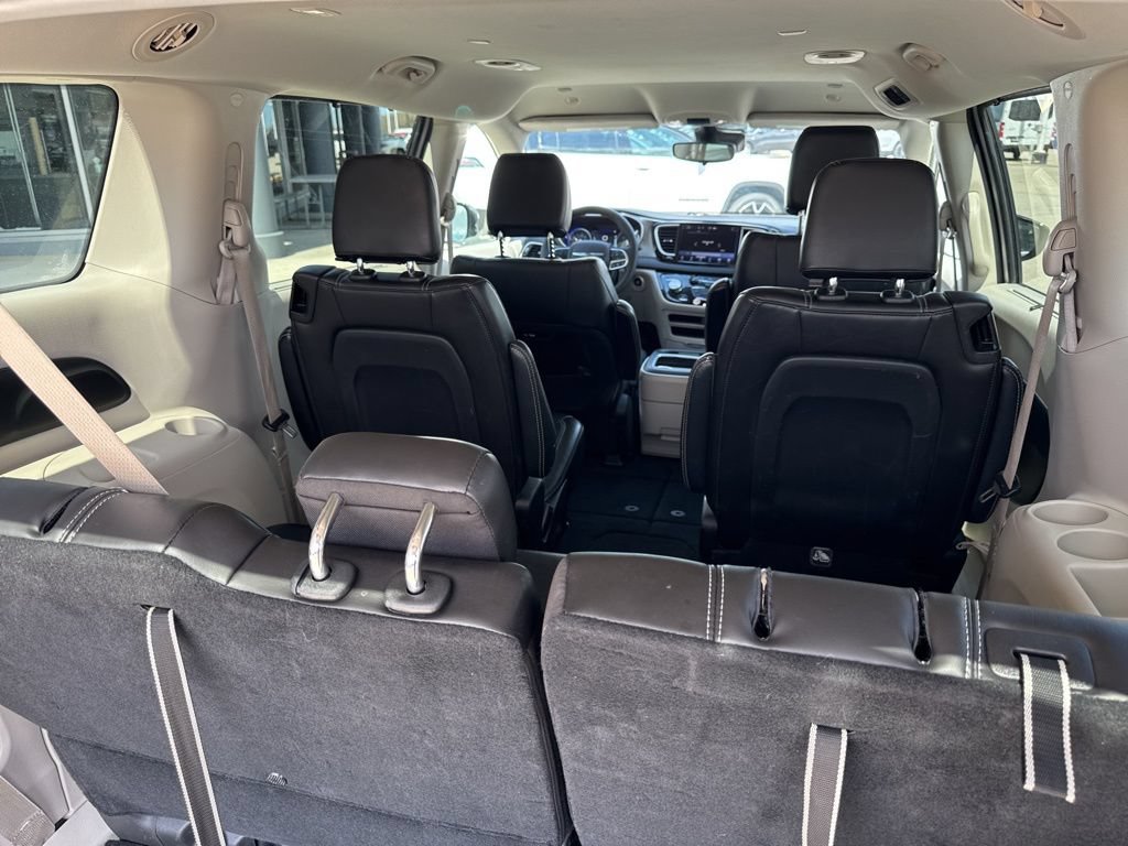 Used 2024 Chrysler Pacifica Touring-L FWD image 23