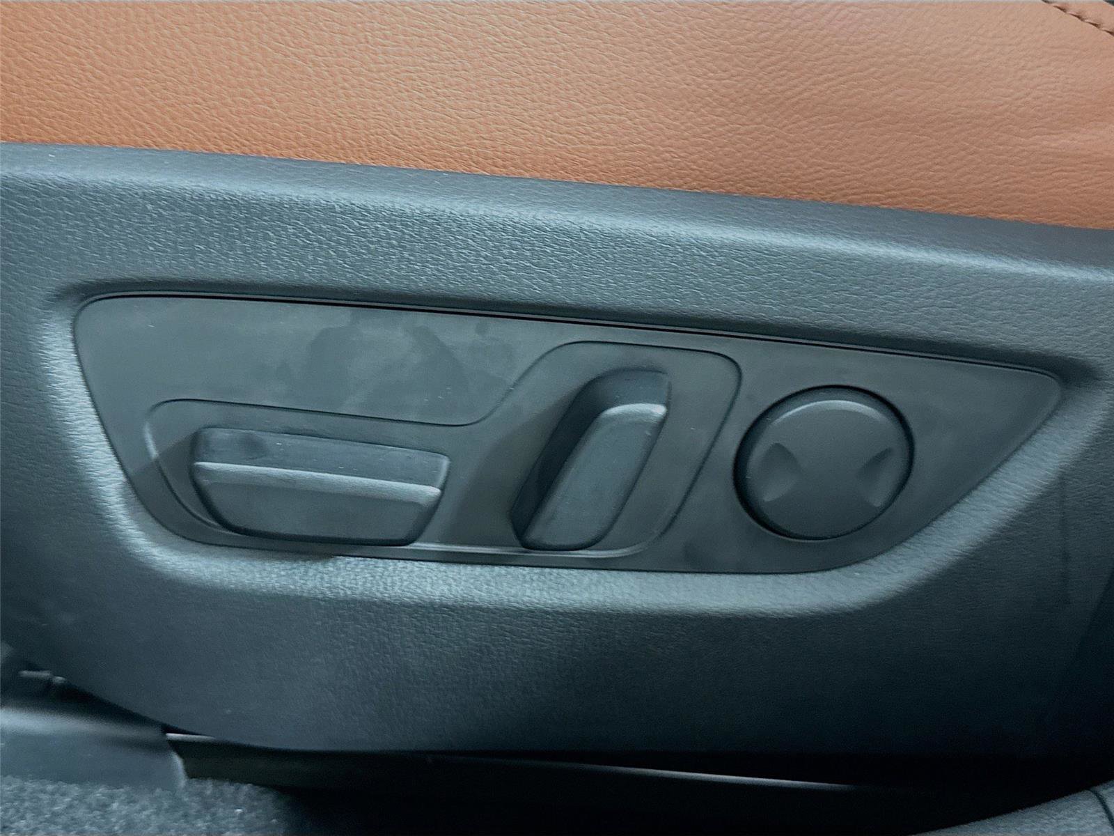 New 2025 MAZDA CX-30 Carbon image 31