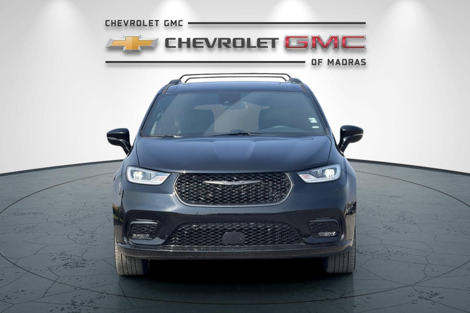 Used 2025 Chrysler Pacifica Limited FWD image 8