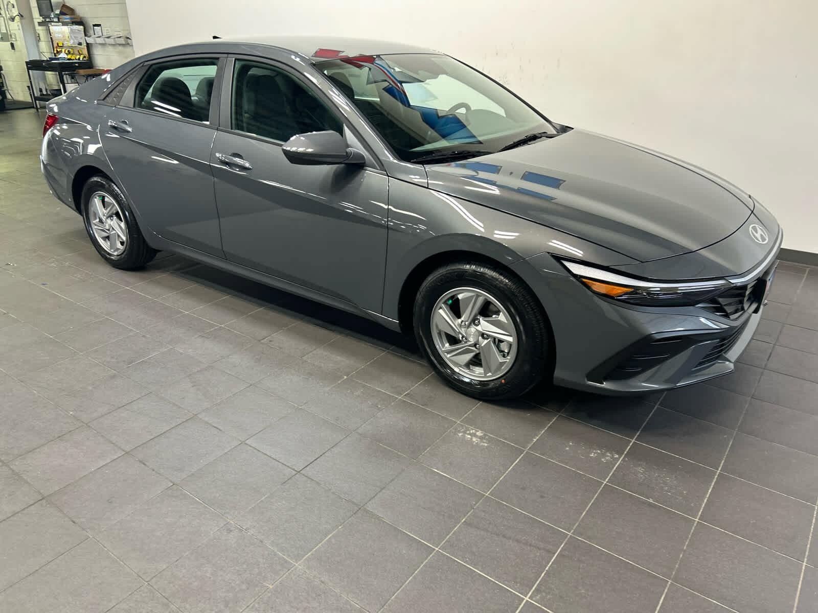 New 2026 Hyundai Elantra SE FWD image 2