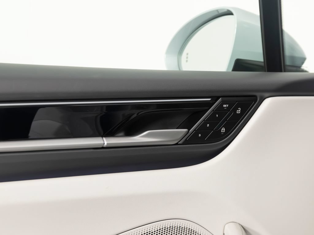 New 2026 Porsche Macan 4 Electric AWD/4WD image 22
