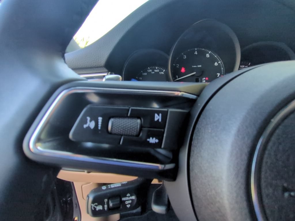 Used 2026 Porsche Macan AWD/4WD image 12